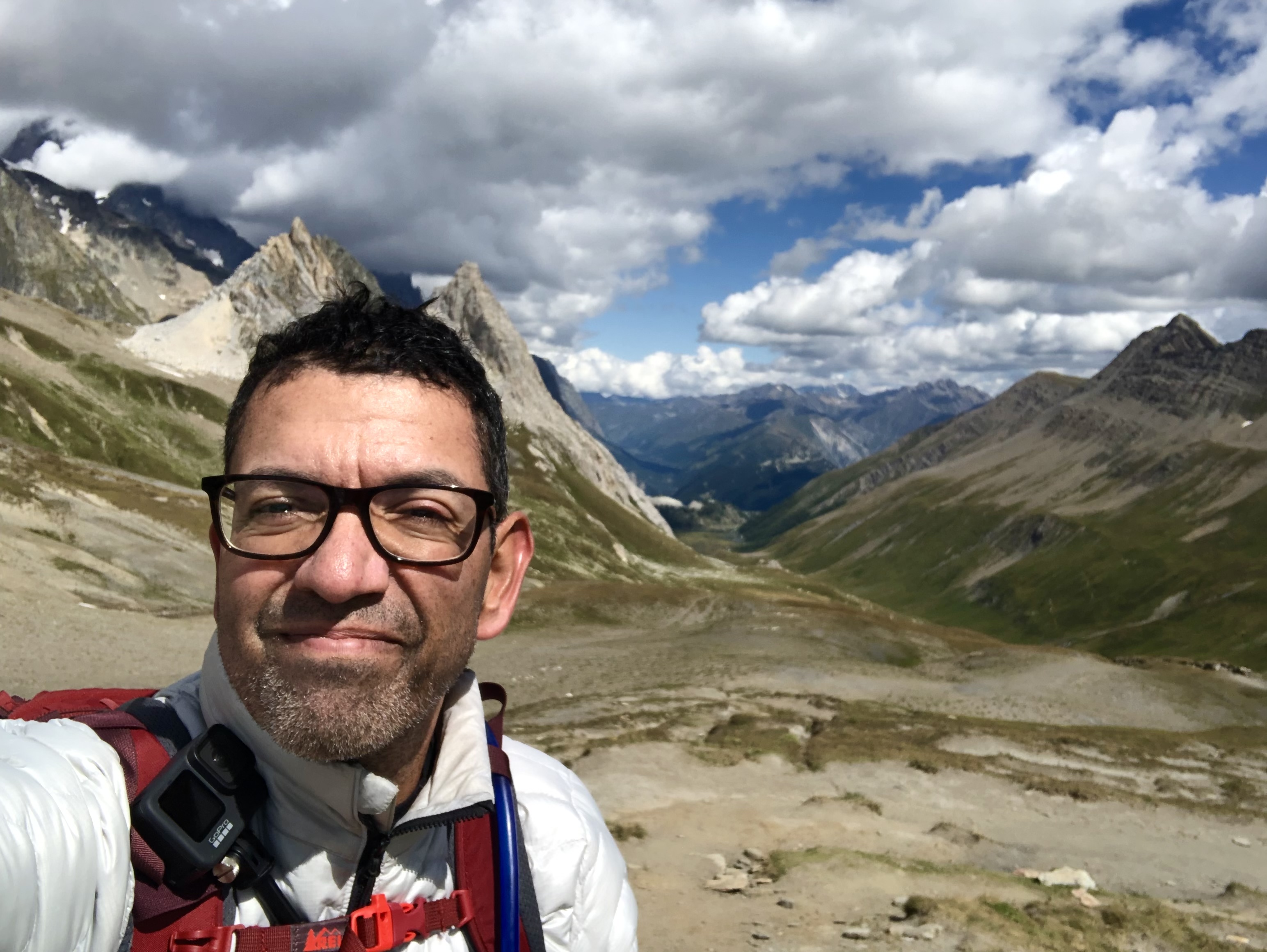 Richard Flores selfie above the valley at Col de la Seigne
